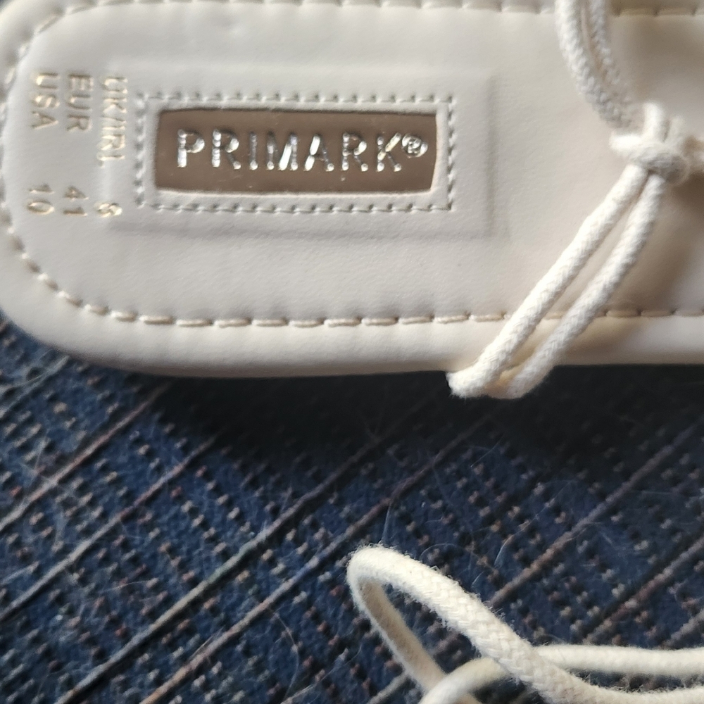 Sandals - Picture 4 of 4